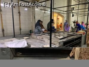 [P56] Gurdwara Bangla Sahib,bucătărie » foto by AZE
 - 
<span class="allrVoted glyphicon glyphicon-heart hidden" id="av1426682"></span>
<a class="m-l-10 hidden" id="sv1426682" onclick="voting_Foto_DelVot(,1426682,7091)" role="button">șterge vot <span class="glyphicon glyphicon-remove"></span></a>
<a id="v91426682" class=" c-red"  onclick="voting_Foto_SetVot(1426682)" role="button"><span class="glyphicon glyphicon-heart-empty"></span> <b>LIKE</b> = Votează poza</a> <img class="hidden"  id="f1426682W9" src="/imagini/loader.gif" border="0" /><span class="AjErrMes hidden" id="e1426682ErM"></span>