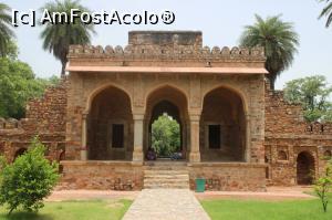[P05] Unul din altarele din Qutub Minar.  » foto by glcitizen
 - 
<span class="allrVoted glyphicon glyphicon-heart hidden" id="av865415"></span>
<a class="m-l-10 hidden" id="sv865415" onclick="voting_Foto_DelVot(,865415,7091)" role="button">șterge vot <span class="glyphicon glyphicon-remove"></span></a>
<a id="v9865415" class=" c-red"  onclick="voting_Foto_SetVot(865415)" role="button"><span class="glyphicon glyphicon-heart-empty"></span> <b>LIKE</b> = Votează poza</a> <img class="hidden"  id="f865415W9" src="/imagini/loader.gif" border="0" /><span class="AjErrMes hidden" id="e865415ErM"></span>