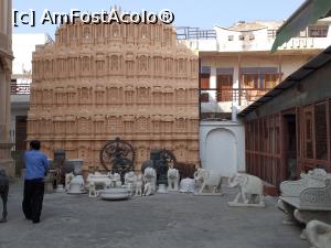 [P19] miniatura Palatul Vanturilor- Hava Mahal de la magazinul cu obiecte de marmura » foto by Yolanda
 - 
<span class="allrVoted glyphicon glyphicon-heart hidden" id="av1134202"></span>
<a class="m-l-10 hidden" id="sv1134202" onclick="voting_Foto_DelVot(,1134202,7099)" role="button">șterge vot <span class="glyphicon glyphicon-remove"></span></a>
<a id="v91134202" class=" c-red"  onclick="voting_Foto_SetVot(1134202)" role="button"><span class="glyphicon glyphicon-heart-empty"></span> <b>LIKE</b> = Votează poza</a> <img class="hidden"  id="f1134202W9" src="/imagini/loader.gif" border="0" /><span class="AjErrMes hidden" id="e1134202ErM"></span>