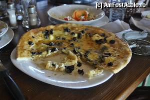 [P05] Una din pitzele copilului (cu foarte mult cascaval) si langa o farfurie goala cu salata lor bulgareasca (foarte buna)  » foto by droniucm
 - 
<span class="allrVoted glyphicon glyphicon-heart hidden" id="av348468"></span>
<a class="m-l-10 hidden" id="sv348468" onclick="voting_Foto_DelVot(,348468,7131)" role="button">șterge vot <span class="glyphicon glyphicon-remove"></span></a>
<a id="v9348468" class=" c-red"  onclick="voting_Foto_SetVot(348468)" role="button"><span class="glyphicon glyphicon-heart-empty"></span> <b>LIKE</b> = Votează poza</a> <img class="hidden"  id="f348468W9" src="/imagini/loader.gif" border="0" /><span class="AjErrMes hidden" id="e348468ErM"></span>