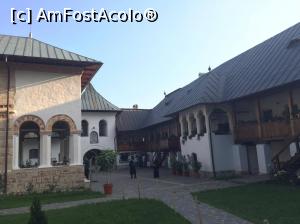 [P08] Manastirea Polovragi, judetul Gorj » foto by MirelaV
 - 
<span class="allrVoted glyphicon glyphicon-heart hidden" id="av753558"></span>
<a class="m-l-10 hidden" id="sv753558" onclick="voting_Foto_DelVot(,753558,7149)" role="button">șterge vot <span class="glyphicon glyphicon-remove"></span></a>
<a id="v9753558" class=" c-red"  onclick="voting_Foto_SetVot(753558)" role="button"><span class="glyphicon glyphicon-heart-empty"></span> <b>LIKE</b> = Votează poza</a> <img class="hidden"  id="f753558W9" src="/imagini/loader.gif" border="0" /><span class="AjErrMes hidden" id="e753558ErM"></span>