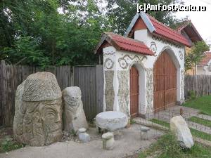 [P12] Sculpturi în piatră la Novaci - august 2015.  » foto by tata123 🔱
 - 
<span class="allrVoted glyphicon glyphicon-heart hidden" id="av659482"></span>
<a class="m-l-10 hidden" id="sv659482" onclick="voting_Foto_DelVot(,659482,7149)" role="button">șterge vot <span class="glyphicon glyphicon-remove"></span></a>
<a id="v9659482" class=" c-red"  onclick="voting_Foto_SetVot(659482)" role="button"><span class="glyphicon glyphicon-heart-empty"></span> <b>LIKE</b> = Votează poza</a> <img class="hidden"  id="f659482W9" src="/imagini/loader.gif" border="0" /><span class="AjErrMes hidden" id="e659482ErM"></span>