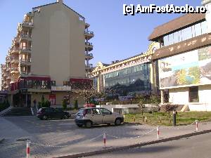 [P19] Clădirea din mijloc, cu perete cortină, adăpostește câteva ministere, câte unul pe etaj » foto by mauricius*
 - 
<span class="allrVoted glyphicon glyphicon-heart hidden" id="av417540"></span>
<a class="m-l-10 hidden" id="sv417540" onclick="voting_Foto_DelVot(,417540,7178)" role="button">șterge vot <span class="glyphicon glyphicon-remove"></span></a>
<a id="v9417540" class=" c-red"  onclick="voting_Foto_SetVot(417540)" role="button"><span class="glyphicon glyphicon-heart-empty"></span> <b>LIKE</b> = Votează poza</a> <img class="hidden"  id="f417540W9" src="/imagini/loader.gif" border="0" /><span class="AjErrMes hidden" id="e417540ErM"></span>