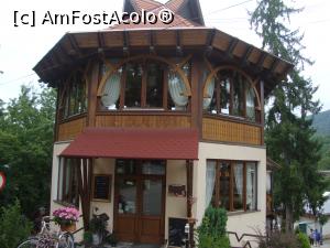 [P02] Intrarea în restaurantul Ciuperca mică (sau Kicsi gomba) din Sovata.  » foto by Floryn81
 - 
<span class="allrVoted glyphicon glyphicon-heart hidden" id="av772817"></span>
<a class="m-l-10 hidden" id="sv772817" onclick="voting_Foto_DelVot(,772817,7201)" role="button">șterge vot <span class="glyphicon glyphicon-remove"></span></a>
<a id="v9772817" class=" c-red"  onclick="voting_Foto_SetVot(772817)" role="button"><span class="glyphicon glyphicon-heart-empty"></span> <b>LIKE</b> = Votează poza</a> <img class="hidden"  id="f772817W9" src="/imagini/loader.gif" border="0" /><span class="AjErrMes hidden" id="e772817ErM"></span>