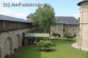 [P33] Mănăstirea Dragomirna, Altarul de Vară și în lateral Zidul din Sud, în față Trapeza, actualul Muzeu » foto by mprofeanu
 - 
<span class="allrVoted glyphicon glyphicon-heart hidden" id="av1310243"></span>
<a class="m-l-10 hidden" id="sv1310243" onclick="voting_Foto_DelVot(,1310243,7245)" role="button">șterge vot <span class="glyphicon glyphicon-remove"></span></a>
<a id="v91310243" class=" c-red"  onclick="voting_Foto_SetVot(1310243)" role="button"><span class="glyphicon glyphicon-heart-empty"></span> <b>LIKE</b> = Votează poza</a> <img class="hidden"  id="f1310243W9" src="/imagini/loader.gif" border="0" /><span class="AjErrMes hidden" id="e1310243ErM"></span>