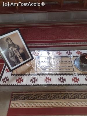 [P16] Mormântul mitropolitului Anastasie Crimca » foto by Michi
 - 
<span class="allrVoted glyphicon glyphicon-heart hidden" id="av1410459"></span>
<a class="m-l-10 hidden" id="sv1410459" onclick="voting_Foto_DelVot(,1410459,7245)" role="button">șterge vot <span class="glyphicon glyphicon-remove"></span></a>
<a id="v91410459" class=" c-red"  onclick="voting_Foto_SetVot(1410459)" role="button"><span class="glyphicon glyphicon-heart-empty"></span> <b>LIKE</b> = Votează poza</a> <img class="hidden"  id="f1410459W9" src="/imagini/loader.gif" border="0" /><span class="AjErrMes hidden" id="e1410459ErM"></span>