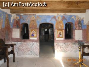 [P32] Dâmbovița - Biserica de lemn Oncești, trecerea din pronaos în naos.  » foto by iulianic
 - 
<span class="allrVoted glyphicon glyphicon-heart hidden" id="av727288"></span>
<a class="m-l-10 hidden" id="sv727288" onclick="voting_Foto_DelVot(,727288,7302)" role="button">șterge vot <span class="glyphicon glyphicon-remove"></span></a>
<a id="v9727288" class=" c-red"  onclick="voting_Foto_SetVot(727288)" role="button"><span class="glyphicon glyphicon-heart-empty"></span> <b>LIKE</b> = Votează poza</a> <img class="hidden"  id="f727288W9" src="/imagini/loader.gif" border="0" /><span class="AjErrMes hidden" id="e727288ErM"></span>