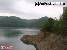 [P18] Lacul Vidraru, sub o ploaie mocănească, ce se mai oprea din când în când, doar pentru câteva minute. » foto by Costi
 - 
<span class="allrVoted glyphicon glyphicon-heart hidden" id="av318442"></span>
<a class="m-l-10 hidden" id="sv318442" onclick="voting_Foto_DelVot(,318442,7327)" role="button">șterge vot <span class="glyphicon glyphicon-remove"></span></a>
<a id="v9318442" class=" c-red"  onclick="voting_Foto_SetVot(318442)" role="button"><span class="glyphicon glyphicon-heart-empty"></span> <b>LIKE</b> = Votează poza</a> <img class="hidden"  id="f318442W9" src="/imagini/loader.gif" border="0" /><span class="AjErrMes hidden" id="e318442ErM"></span>