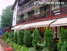 [P07] Terasa restaurantului se întinde şi dincolo de clădirea pensiunii. » foto by Costi
 - 
<span class="allrVoted glyphicon glyphicon-heart hidden" id="av318423"></span>
<a class="m-l-10 hidden" id="sv318423" onclick="voting_Foto_DelVot(,318423,7327)" role="button">șterge vot <span class="glyphicon glyphicon-remove"></span></a>
<a id="v9318423" class=" c-red"  onclick="voting_Foto_SetVot(318423)" role="button"><span class="glyphicon glyphicon-heart-empty"></span> <b>LIKE</b> = Votează poza</a> <img class="hidden"  id="f318423W9" src="/imagini/loader.gif" border="0" /><span class="AjErrMes hidden" id="e318423ErM"></span>