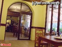[P09] Vedere spre sala centrală, unde se găseşte şi barul restaurantului. » foto by Costi
 - 
<span class="allrVoted glyphicon glyphicon-heart hidden" id="av318426"></span>
<a class="m-l-10 hidden" id="sv318426" onclick="voting_Foto_DelVot(,318426,7327)" role="button">șterge vot <span class="glyphicon glyphicon-remove"></span></a>
<a id="v9318426" class=" c-red"  onclick="voting_Foto_SetVot(318426)" role="button"><span class="glyphicon glyphicon-heart-empty"></span> <b>LIKE</b> = Votează poza</a> <img class="hidden"  id="f318426W9" src="/imagini/loader.gif" border="0" /><span class="AjErrMes hidden" id="e318426ErM"></span>