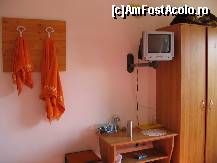 [P03] Tv-ul minuscul » foto by balena
 - 
<span class="allrVoted glyphicon glyphicon-heart hidden" id="av131216"></span>
<a class="m-l-10 hidden" id="sv131216" onclick="voting_Foto_DelVot(,131216,7342)" role="button">șterge vot <span class="glyphicon glyphicon-remove"></span></a>
<a id="v9131216" class=" c-red"  onclick="voting_Foto_SetVot(131216)" role="button"><span class="glyphicon glyphicon-heart-empty"></span> <b>LIKE</b> = Votează poza</a> <img class="hidden"  id="f131216W9" src="/imagini/loader.gif" border="0" /><span class="AjErrMes hidden" id="e131216ErM"></span>