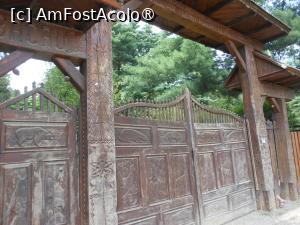 [P01] Parcul dendrologic - Dofteana. Intrarea. » foto by iulianic
 - 
<span class="allrVoted glyphicon glyphicon-heart hidden" id="av1476227"></span>
<a class="m-l-10 hidden" id="sv1476227" onclick="voting_Foto_DelVot(,1476227,7361)" role="button">șterge vot <span class="glyphicon glyphicon-remove"></span></a>
<a id="v91476227" class=" c-red"  onclick="voting_Foto_SetVot(1476227)" role="button"><span class="glyphicon glyphicon-heart-empty"></span> <b>LIKE</b> = Votează poza</a> <img class="hidden"  id="f1476227W9" src="/imagini/loader.gif" border="0" /><span class="AjErrMes hidden" id="e1476227ErM"></span>