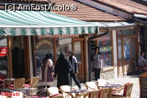 [P09] O imagine comună în Baščaršija. Magazine și terase.  » foto by Costi
 - 
<span class="allrVoted glyphicon glyphicon-heart hidden" id="av765552"></span>
<a class="m-l-10 hidden" id="sv765552" onclick="voting_Foto_DelVot(,765552,7376)" role="button">șterge vot <span class="glyphicon glyphicon-remove"></span></a>
<a id="v9765552" class=" c-red"  onclick="voting_Foto_SetVot(765552)" role="button"><span class="glyphicon glyphicon-heart-empty"></span> <b>LIKE</b> = Votează poza</a> <img class="hidden"  id="f765552W9" src="/imagini/loader.gif" border="0" /><span class="AjErrMes hidden" id="e765552ErM"></span>