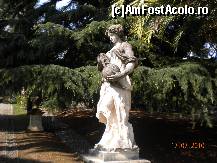 [P07] O statuie pe aleea care duce la fantana arteziana » foto by Alina Morar
 - 
<span class="allrVoted glyphicon glyphicon-heart hidden" id="av135172"></span>
<a class="m-l-10 hidden" id="sv135172" onclick="voting_Foto_DelVot(,135172,7390)" role="button">șterge vot <span class="glyphicon glyphicon-remove"></span></a>
<a id="v9135172" class=" c-red"  onclick="voting_Foto_SetVot(135172)" role="button"><span class="glyphicon glyphicon-heart-empty"></span> <b>LIKE</b> = Votează poza</a> <img class="hidden"  id="f135172W9" src="/imagini/loader.gif" border="0" /><span class="AjErrMes hidden" id="e135172ErM"></span>
