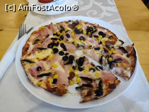[P05] Pizzeria Ioana din Moieciu de Sus /Restaurant Orzan » foto by Dana2008
 - 
<span class="allrVoted glyphicon glyphicon-heart hidden" id="av1335533"></span>
<a class="m-l-10 hidden" id="sv1335533" onclick="voting_Foto_DelVot(,1335533,7404)" role="button">șterge vot <span class="glyphicon glyphicon-remove"></span></a>
<a id="v91335533" class=" c-red"  onclick="voting_Foto_SetVot(1335533)" role="button"><span class="glyphicon glyphicon-heart-empty"></span> <b>LIKE</b> = Votează poza</a> <img class="hidden"  id="f1335533W9" src="/imagini/loader.gif" border="0" /><span class="AjErrMes hidden" id="e1335533ErM"></span>