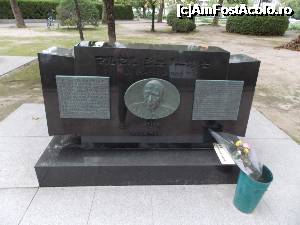 [P60] Hiroshima, Parcul Memorial al Păcii, Monumentul Doctorului Marcel Junod » foto by mprofeanu
 - 
<span class="allrVoted glyphicon glyphicon-heart hidden" id="av699522"></span>
<a class="m-l-10 hidden" id="sv699522" onclick="voting_Foto_DelVot(,699522,7440)" role="button">șterge vot <span class="glyphicon glyphicon-remove"></span></a>
<a id="v9699522" class=" c-red"  onclick="voting_Foto_SetVot(699522)" role="button"><span class="glyphicon glyphicon-heart-empty"></span> <b>LIKE</b> = Votează poza</a> <img class="hidden"  id="f699522W9" src="/imagini/loader.gif" border="0" /><span class="AjErrMes hidden" id="e699522ErM"></span>