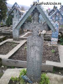 [P05] Cimitirul vesel Sapanta - una din crucile vechi, degradate. » foto by presario
 - 
<span class="allrVoted glyphicon glyphicon-heart hidden" id="av61894"></span>
<a class="m-l-10 hidden" id="sv61894" onclick="voting_Foto_DelVot(,61894,7494)" role="button">șterge vot <span class="glyphicon glyphicon-remove"></span></a>
<a id="v961894" class=" c-red"  onclick="voting_Foto_SetVot(61894)" role="button"><span class="glyphicon glyphicon-heart-empty"></span> <b>LIKE</b> = Votează poza</a> <img class="hidden"  id="f61894W9" src="/imagini/loader.gif" border="0" /><span class="AjErrMes hidden" id="e61894ErM"></span>