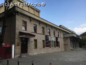 [P32] Baia Mare - Teatrul Municipal nu are o cladire tocmai ingrijita, sau cel putin asa imi pare.  » foto by mishu
 - 
<span class="allrVoted glyphicon glyphicon-heart hidden" id="av901358"></span>
<a class="m-l-10 hidden" id="sv901358" onclick="voting_Foto_DelVot(,901358,7527)" role="button">șterge vot <span class="glyphicon glyphicon-remove"></span></a>
<a id="v9901358" class=" c-red"  onclick="voting_Foto_SetVot(901358)" role="button"><span class="glyphicon glyphicon-heart-empty"></span> <b>LIKE</b> = Votează poza</a> <img class="hidden"  id="f901358W9" src="/imagini/loader.gif" border="0" /><span class="AjErrMes hidden" id="e901358ErM"></span>