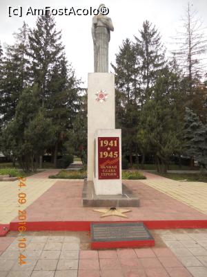 [P05] monumentul eroilor sovietici » foto by zlatna
 - 
<span class="allrVoted glyphicon glyphicon-heart hidden" id="av807450"></span>
<a class="m-l-10 hidden" id="sv807450" onclick="voting_Foto_DelVot(,807450,7530)" role="button">șterge vot <span class="glyphicon glyphicon-remove"></span></a>
<a id="v9807450" class=" c-red"  onclick="voting_Foto_SetVot(807450)" role="button"><span class="glyphicon glyphicon-heart-empty"></span> <b>LIKE</b> = Votează poza</a> <img class="hidden"  id="f807450W9" src="/imagini/loader.gif" border="0" /><span class="AjErrMes hidden" id="e807450ErM"></span>