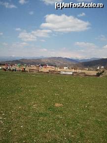 [P11] vedere panoramica asupra manejului de concurs , pe Muscel , cu Bucegii profilandu-se in spate » foto by TORA INGRID
 - 
<span class="allrVoted glyphicon glyphicon-heart hidden" id="av195195"></span>
<a class="m-l-10 hidden" id="sv195195" onclick="voting_Foto_DelVot(,195195,7539)" role="button">șterge vot <span class="glyphicon glyphicon-remove"></span></a>
<a id="v9195195" class=" c-red"  onclick="voting_Foto_SetVot(195195)" role="button"><span class="glyphicon glyphicon-heart-empty"></span> <b>LIKE</b> = Votează poza</a> <img class="hidden"  id="f195195W9" src="/imagini/loader.gif" border="0" /><span class="AjErrMes hidden" id="e195195ErM"></span>
