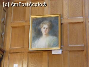 [P12] Sinaia - Castelul Pelisor. Portretul reginei Maria. » foto by iulianic
 - 
<span class="allrVoted glyphicon glyphicon-heart hidden" id="av1289364"></span>
<a class="m-l-10 hidden" id="sv1289364" onclick="voting_Foto_DelVot(,1289364,7548)" role="button">șterge vot <span class="glyphicon glyphicon-remove"></span></a>
<a id="v91289364" class=" c-red"  onclick="voting_Foto_SetVot(1289364)" role="button"><span class="glyphicon glyphicon-heart-empty"></span> <b>LIKE</b> = Votează poza</a> <img class="hidden"  id="f1289364W9" src="/imagini/loader.gif" border="0" /><span class="AjErrMes hidden" id="e1289364ErM"></span>
