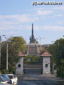 [P12] Pensiunea Melisa - Monumentul Independenţei din Tulcea, văzut din faţa acesteia » foto by Dragoș_MD
 - 
<span class="allrVoted glyphicon glyphicon-heart hidden" id="av140261"></span>
<a class="m-l-10 hidden" id="sv140261" onclick="voting_Foto_DelVot(,140261,7549)" role="button">șterge vot <span class="glyphicon glyphicon-remove"></span></a>
<a id="v9140261" class=" c-red"  onclick="voting_Foto_SetVot(140261)" role="button"><span class="glyphicon glyphicon-heart-empty"></span> <b>LIKE</b> = Votează poza</a> <img class="hidden"  id="f140261W9" src="/imagini/loader.gif" border="0" /><span class="AjErrMes hidden" id="e140261ErM"></span>