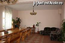 [P03] Livingul pensiunii, destul de generos chiar si pentru grupuri mari » foto by santana*
 - 
<span class="allrVoted glyphicon glyphicon-heart hidden" id="av150355"></span>
<a class="m-l-10 hidden" id="sv150355" onclick="voting_Foto_DelVot(,150355,7554)" role="button">șterge vot <span class="glyphicon glyphicon-remove"></span></a>
<a id="v9150355" class=" c-red"  onclick="voting_Foto_SetVot(150355)" role="button"><span class="glyphicon glyphicon-heart-empty"></span> <b>LIKE</b> = Votează poza</a> <img class="hidden"  id="f150355W9" src="/imagini/loader.gif" border="0" /><span class="AjErrMes hidden" id="e150355ErM"></span>