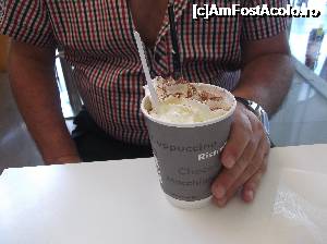 [P30] Un cappuccino de ramas bun in Gara Termini!  » foto by balasa violeta
 - 
<span class="allrVoted glyphicon glyphicon-heart hidden" id="av703412"></span>
<a class="m-l-10 hidden" id="sv703412" onclick="voting_Foto_DelVot(,703412,7566)" role="button">șterge vot <span class="glyphicon glyphicon-remove"></span></a>
<a id="v9703412" class=" c-red"  onclick="voting_Foto_SetVot(703412)" role="button"><span class="glyphicon glyphicon-heart-empty"></span> <b>LIKE</b> = Votează poza</a> <img class="hidden"  id="f703412W9" src="/imagini/loader.gif" border="0" /><span class="AjErrMes hidden" id="e703412ErM"></span>