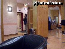 [P18] Hotel Carlton Budapesta - in holul hotelului, langa receptie. » foto by presario
 - 
<span class="allrVoted glyphicon glyphicon-heart hidden" id="av142347"></span>
<a class="m-l-10 hidden" id="sv142347" onclick="voting_Foto_DelVot(,142347,7594)" role="button">șterge vot <span class="glyphicon glyphicon-remove"></span></a>
<a id="v9142347" class=" c-red"  onclick="voting_Foto_SetVot(142347)" role="button"><span class="glyphicon glyphicon-heart-empty"></span> <b>LIKE</b> = Votează poza</a> <img class="hidden"  id="f142347W9" src="/imagini/loader.gif" border="0" /><span class="AjErrMes hidden" id="e142347ErM"></span>