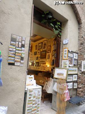 [P23] un mic atelier cu reproduceri, tablouri si alte amintiri turistice » foto by amero
 - 
<span class="allrVoted glyphicon glyphicon-heart hidden" id="av694224"></span>
<a class="m-l-10 hidden" id="sv694224" onclick="voting_Foto_DelVot(,694224,7623)" role="button">șterge vot <span class="glyphicon glyphicon-remove"></span></a>
<a id="v9694224" class=" c-red"  onclick="voting_Foto_SetVot(694224)" role="button"><span class="glyphicon glyphicon-heart-empty"></span> <b>LIKE</b> = Votează poza</a> <img class="hidden"  id="f694224W9" src="/imagini/loader.gif" border="0" /><span class="AjErrMes hidden" id="e694224ErM"></span>