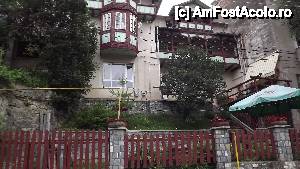 [P12] Vila Ileana Sinaia - curtea din spatele vilei » foto by danoradea
 - 
<span class="allrVoted glyphicon glyphicon-heart hidden" id="av431985"></span>
<a class="m-l-10 hidden" id="sv431985" onclick="voting_Foto_DelVot(,431985,7678)" role="button">șterge vot <span class="glyphicon glyphicon-remove"></span></a>
<a id="v9431985" class=" c-red"  onclick="voting_Foto_SetVot(431985)" role="button"><span class="glyphicon glyphicon-heart-empty"></span> <b>LIKE</b> = Votează poza</a> <img class="hidden"  id="f431985W9" src="/imagini/loader.gif" border="0" /><span class="AjErrMes hidden" id="e431985ErM"></span>
