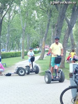 [P26] La o plimbare cu Segway-ul » foto by claudiu 71
 - 
<span class="allrVoted glyphicon glyphicon-heart hidden" id="av557718"></span>
<a class="m-l-10 hidden" id="sv557718" onclick="voting_Foto_DelVot(,557718,7763)" role="button">șterge vot <span class="glyphicon glyphicon-remove"></span></a>
<a id="v9557718" class=" c-red"  onclick="voting_Foto_SetVot(557718)" role="button"><span class="glyphicon glyphicon-heart-empty"></span> <b>LIKE</b> = Votează poza</a> <img class="hidden"  id="f557718W9" src="/imagini/loader.gif" border="0" /><span class="AjErrMes hidden" id="e557718ErM"></span>