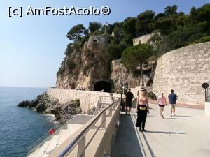[P17] Stânca și tunelul ei; o vom ocoli și imediat „după colț” vom descoperi...  » foto by crismis
 - 
<span class="allrVoted glyphicon glyphicon-heart hidden" id="av940793"></span>
<a class="m-l-10 hidden" id="sv940793" onclick="voting_Foto_DelVot(,940793,7768)" role="button">șterge vot <span class="glyphicon glyphicon-remove"></span></a>
<a id="v9940793" class=" c-red"  onclick="voting_Foto_SetVot(940793)" role="button"><span class="glyphicon glyphicon-heart-empty"></span> <b>LIKE</b> = Votează poza</a> <img class="hidden"  id="f940793W9" src="/imagini/loader.gif" border="0" /><span class="AjErrMes hidden" id="e940793ErM"></span>