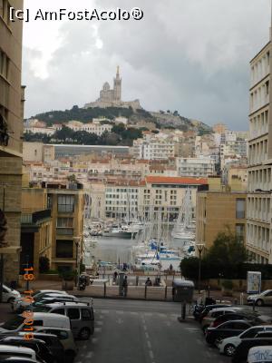 [P06] Coborând de pe străduţele cartierului vechi Le Panier, se vede Vieux Port şi semeaţa Notre Dame de la Garde » foto by irinad
 - 
<span class="allrVoted glyphicon glyphicon-heart hidden" id="av1125737"></span>
<a class="m-l-10 hidden" id="sv1125737" onclick="voting_Foto_DelVot(,1125737,7772)" role="button">șterge vot <span class="glyphicon glyphicon-remove"></span></a>
<a id="v91125737" class=" c-red"  onclick="voting_Foto_SetVot(1125737)" role="button"><span class="glyphicon glyphicon-heart-empty"></span> <b>LIKE</b> = Votează poza</a> <img class="hidden"  id="f1125737W9" src="/imagini/loader.gif" border="0" /><span class="AjErrMes hidden" id="e1125737ErM"></span>