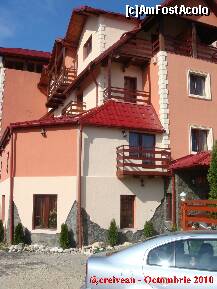 [P03] Hotel Flo' Mary - BRAN, vedere din lateral. » foto by creivean
 - 
<span class="allrVoted glyphicon glyphicon-heart hidden" id="av151023"></span>
<a class="m-l-10 hidden" id="sv151023" onclick="voting_Foto_DelVot(,151023,7777)" role="button">șterge vot <span class="glyphicon glyphicon-remove"></span></a>
<a id="v9151023" class=" c-red"  onclick="voting_Foto_SetVot(151023)" role="button"><span class="glyphicon glyphicon-heart-empty"></span> <b>LIKE</b> = Votează poza</a> <img class="hidden"  id="f151023W9" src="/imagini/loader.gif" border="0" /><span class="AjErrMes hidden" id="e151023ErM"></span>
