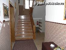 [P12] Guest House Andrea, carile de acees iar dupa colt era si un lift » foto by dannek
 - 
<span class="allrVoted glyphicon glyphicon-heart hidden" id="av151552"></span>
<a class="m-l-10 hidden" id="sv151552" onclick="voting_Foto_DelVot(,151552,7785)" role="button">șterge vot <span class="glyphicon glyphicon-remove"></span></a>
<a id="v9151552" class=" c-red"  onclick="voting_Foto_SetVot(151552)" role="button"><span class="glyphicon glyphicon-heart-empty"></span> <b>LIKE</b> = Votează poza</a> <img class="hidden"  id="f151552W9" src="/imagini/loader.gif" border="0" /><span class="AjErrMes hidden" id="e151552ErM"></span>