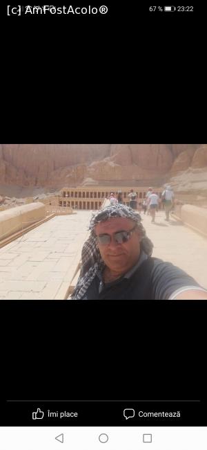 [P02] La templul reginei Hatshepsut la 45 de grade am uitat apa &icirc;n autocar. La &icirc;ntoarcere treceți printr-un bazar cu apa rece ca gheata la un dolar. » foto by Floris.Toni
 - 
<span class="allrVoted glyphicon glyphicon-heart hidden" id="av1271751"></span>
<a class="m-l-10 hidden" id="sv1271751" onclick="voting_Foto_DelVot(,1271751,7832)" role="button">șterge vot <span class="glyphicon glyphicon-remove"></span></a>
<a id="v91271751" class=" c-red"  onclick="voting_Foto_SetVot(1271751)" role="button"><span class="glyphicon glyphicon-heart-empty"></span> <b>LIKE</b> = Votează poza</a> <img class="hidden"  id="f1271751W9" src="/imagini/loader.gif" border="0" /><span class="AjErrMes hidden" id="e1271751ErM"></span>