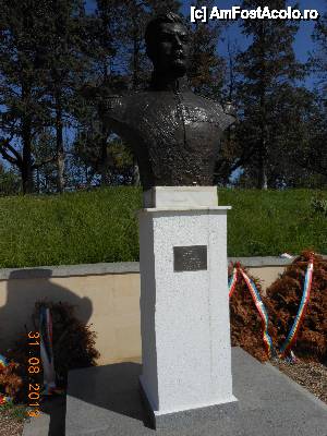 [P24] Mărăşeşti - Mausoleul Eroilor. General Eremia grigorescu.  » foto by iulianic
 - 
<span class="allrVoted glyphicon glyphicon-heart hidden" id="av464358"></span>
<a class="m-l-10 hidden" id="sv464358" onclick="voting_Foto_DelVot(,464358,7833)" role="button">șterge vot <span class="glyphicon glyphicon-remove"></span></a>
<a id="v9464358" class=" c-red"  onclick="voting_Foto_SetVot(464358)" role="button"><span class="glyphicon glyphicon-heart-empty"></span> <b>LIKE</b> = Votează poza</a> <img class="hidden"  id="f464358W9" src="/imagini/loader.gif" border="0" /><span class="AjErrMes hidden" id="e464358ErM"></span>