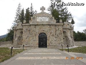 [P36] Soveja - Mausoleul Eroilor. Faţada principală.  » foto by iulianic
 - 
<span class="allrVoted glyphicon glyphicon-heart hidden" id="av464394"></span>
<a class="m-l-10 hidden" id="sv464394" onclick="voting_Foto_DelVot(,464394,7833)" role="button">șterge vot <span class="glyphicon glyphicon-remove"></span></a>
<a id="v9464394" class=" c-red"  onclick="voting_Foto_SetVot(464394)" role="button"><span class="glyphicon glyphicon-heart-empty"></span> <b>LIKE</b> = Votează poza</a> <img class="hidden"  id="f464394W9" src="/imagini/loader.gif" border="0" /><span class="AjErrMes hidden" id="e464394ErM"></span>