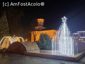 [P09] Focsani - Targul de Craciun seara, aleile parcului » foto by mishu
 - 
<span class="allrVoted glyphicon glyphicon-heart hidden" id="av1344483"></span>
<a class="m-l-10 hidden" id="sv1344483" onclick="voting_Foto_DelVot(,1344483,7833)" role="button">șterge vot <span class="glyphicon glyphicon-remove"></span></a>
<a id="v91344483" class=" c-red"  onclick="voting_Foto_SetVot(1344483)" role="button"><span class="glyphicon glyphicon-heart-empty"></span> <b>LIKE</b> = Votează poza</a> <img class="hidden"  id="f1344483W9" src="/imagini/loader.gif" border="0" /><span class="AjErrMes hidden" id="e1344483ErM"></span>