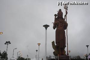[P04] statuia lui Shiva inalta de 33 de metri - aici invaluita in ceata » foto by Pami*
 - 
<span class="allrVoted glyphicon glyphicon-heart hidden" id="av407311"></span>
<a class="m-l-10 hidden" id="sv407311" onclick="voting_Foto_DelVot(,407311,7864)" role="button">șterge vot <span class="glyphicon glyphicon-remove"></span></a>
<a id="v9407311" class=" c-red"  onclick="voting_Foto_SetVot(407311)" role="button"><span class="glyphicon glyphicon-heart-empty"></span> <b>LIKE</b> = Votează poza</a> <img class="hidden"  id="f407311W9" src="/imagini/loader.gif" border="0" /><span class="AjErrMes hidden" id="e407311ErM"></span>