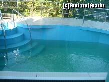 [P02] Piscina vazuta de la fereastra camerei. Nu e foarte mare, dar, ce-i drept, nici nu s-au batut clientii pe ea. Aici era in curs de umplere. » foto by Paty
 - 
<span class="allrVoted glyphicon glyphicon-heart hidden" id="av155647"></span>
<a class="m-l-10 hidden" id="sv155647" onclick="voting_Foto_DelVot(,155647,7870)" role="button">șterge vot <span class="glyphicon glyphicon-remove"></span></a>
<a id="v9155647" class=" c-red"  onclick="voting_Foto_SetVot(155647)" role="button"><span class="glyphicon glyphicon-heart-empty"></span> <b>LIKE</b> = Votează poza</a> <img class="hidden"  id="f155647W9" src="/imagini/loader.gif" border="0" /><span class="AjErrMes hidden" id="e155647ErM"></span>