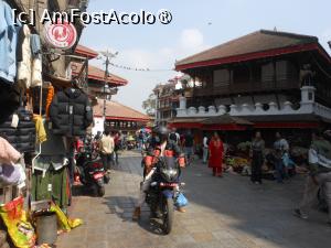 [P04] Kathmandu - Pe străzile orașului. » foto by iulianic
 - 
<span class="allrVoted glyphicon glyphicon-heart hidden" id="av1469307"></span>
<a class="m-l-10 hidden" id="sv1469307" onclick="voting_Foto_DelVot(,1469307,7929)" role="button">șterge vot <span class="glyphicon glyphicon-remove"></span></a>
<a id="v91469307" class=" c-red"  onclick="voting_Foto_SetVot(1469307)" role="button"><span class="glyphicon glyphicon-heart-empty"></span> <b>LIKE</b> = Votează poza</a> <img class="hidden"  id="f1469307W9" src="/imagini/loader.gif" border="0" /><span class="AjErrMes hidden" id="e1469307ErM"></span>