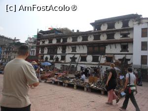 [P55] Kathmandu - În Piața Durbar, la cumpărături.  » foto by iulianic
 - 
<span class="allrVoted glyphicon glyphicon-heart hidden" id="av1469358"></span>
<a class="m-l-10 hidden" id="sv1469358" onclick="voting_Foto_DelVot(,1469358,7929)" role="button">șterge vot <span class="glyphicon glyphicon-remove"></span></a>
<a id="v91469358" class=" c-red"  onclick="voting_Foto_SetVot(1469358)" role="button"><span class="glyphicon glyphicon-heart-empty"></span> <b>LIKE</b> = Votează poza</a> <img class="hidden"  id="f1469358W9" src="/imagini/loader.gif" border="0" /><span class="AjErrMes hidden" id="e1469358ErM"></span>