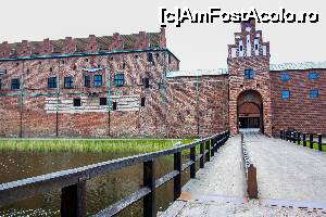 [P12] Intrarea in castel, peste pod.  » foto by DOINITA
 - 
<span class="allrVoted glyphicon glyphicon-heart hidden" id="av631990"></span>
<a class="m-l-10 hidden" id="sv631990" onclick="voting_Foto_DelVot(,631990,7982)" role="button">șterge vot <span class="glyphicon glyphicon-remove"></span></a>
<a id="v9631990" class=" c-red"  onclick="voting_Foto_SetVot(631990)" role="button"><span class="glyphicon glyphicon-heart-empty"></span> <b>LIKE</b> = Votează poza</a> <img class="hidden"  id="f631990W9" src="/imagini/loader.gif" border="0" /><span class="AjErrMes hidden" id="e631990ErM"></span>