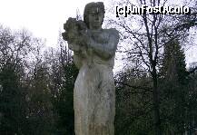 [P13] o frumosa statueta aflata in parc » foto by ilincutei c*
 - 
<span class="allrVoted glyphicon glyphicon-heart hidden" id="av163524"></span>
<a class="m-l-10 hidden" id="sv163524" onclick="voting_Foto_DelVot(,163524,8010)" role="button">șterge vot <span class="glyphicon glyphicon-remove"></span></a>
<a id="v9163524" class=" c-red"  onclick="voting_Foto_SetVot(163524)" role="button"><span class="glyphicon glyphicon-heart-empty"></span> <b>LIKE</b> = Votează poza</a> <img class="hidden"  id="f163524W9" src="/imagini/loader.gif" border="0" /><span class="AjErrMes hidden" id="e163524ErM"></span>