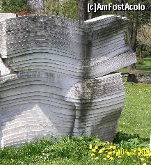 [P14] acest monument este ridicat in parcul orasului » foto by ilincutei c*
 - 
<span class="allrVoted glyphicon glyphicon-heart hidden" id="av163532"></span>
<a class="m-l-10 hidden" id="sv163532" onclick="voting_Foto_DelVot(,163532,8010)" role="button">șterge vot <span class="glyphicon glyphicon-remove"></span></a>
<a id="v9163532" class=" c-red"  onclick="voting_Foto_SetVot(163532)" role="button"><span class="glyphicon glyphicon-heart-empty"></span> <b>LIKE</b> = Votează poza</a> <img class="hidden"  id="f163532W9" src="/imagini/loader.gif" border="0" /><span class="AjErrMes hidden" id="e163532ErM"></span>