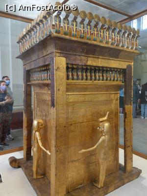 [P20] O prea frumoasă ladă găsită în mormântul lui Tutankhamon, lemn aurit împodobit cu lapis lazuli. » foto by maryka
 - 
<span class="allrVoted glyphicon glyphicon-heart hidden" id="av1225079"></span>
<a class="m-l-10 hidden" id="sv1225079" onclick="voting_Foto_DelVot(,1225079,8066)" role="button">șterge vot <span class="glyphicon glyphicon-remove"></span></a>
<a id="v91225079" class=" c-red"  onclick="voting_Foto_SetVot(1225079)" role="button"><span class="glyphicon glyphicon-heart-empty"></span> <b>LIKE</b> = Votează poza</a> <img class="hidden"  id="f1225079W9" src="/imagini/loader.gif" border="0" /><span class="AjErrMes hidden" id="e1225079ErM"></span>