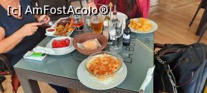 [P12] Pitești, Restaurantul „La Butoaie”, Terasa, Masa noastră cu felurile principale » foto by mprofeanu
 - 
<span class="allrVoted glyphicon glyphicon-heart hidden" id="av1339660"></span>
<a class="m-l-10 hidden" id="sv1339660" onclick="voting_Foto_DelVot(,1339660,8103)" role="button">șterge vot <span class="glyphicon glyphicon-remove"></span></a>
<a id="v91339660" class=" c-red"  onclick="voting_Foto_SetVot(1339660)" role="button"><span class="glyphicon glyphicon-heart-empty"></span> <b>LIKE</b> = Votează poza</a> <img class="hidden"  id="f1339660W9" src="/imagini/loader.gif" border="0" /><span class="AjErrMes hidden" id="e1339660ErM"></span>