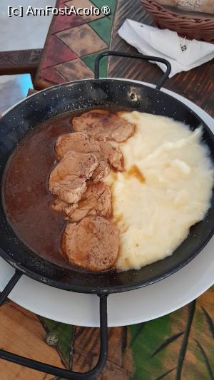 [P13] muschiulet de porc în sos de vin si piure, sosul a fost un pic indigest » foto by Yolanda
 - 
<span class="allrVoted glyphicon glyphicon-heart hidden" id="av1422634"></span>
<a class="m-l-10 hidden" id="sv1422634" onclick="voting_Foto_DelVot(,1422634,8103)" role="button">șterge vot <span class="glyphicon glyphicon-remove"></span></a>
<a id="v91422634" class=" c-red"  onclick="voting_Foto_SetVot(1422634)" role="button"><span class="glyphicon glyphicon-heart-empty"></span> <b>LIKE</b> = Votează poza</a> <img class="hidden"  id="f1422634W9" src="/imagini/loader.gif" border="0" /><span class="AjErrMes hidden" id="e1422634ErM"></span>